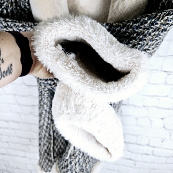 MOLLY BRACKEN | faux fur lined tweed button up coat - Picture 5 of 9